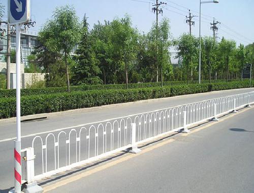 洛陽鐵藝-交通護欄